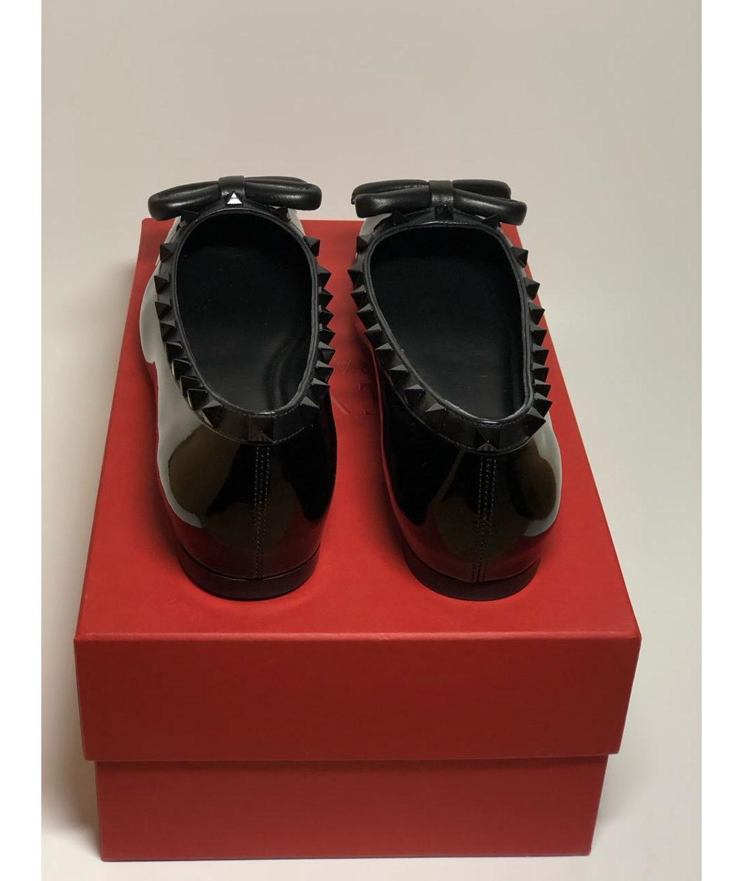 VALENTINO Черные балетки из лакированной кожи, фото 3