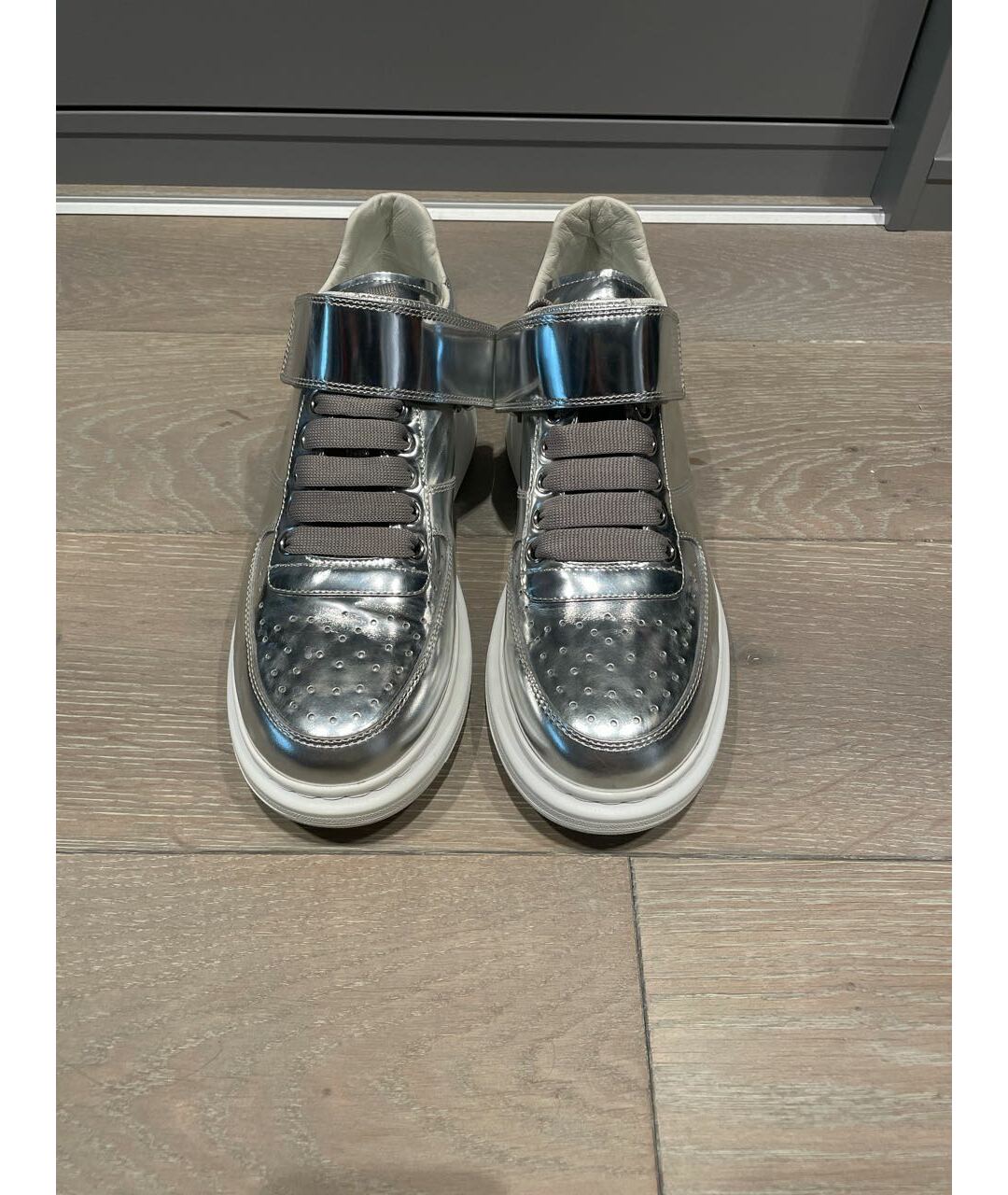 ALEXANDER MCQUEEN Серебряные кожаные низкие кроссовки / кеды, фото 2