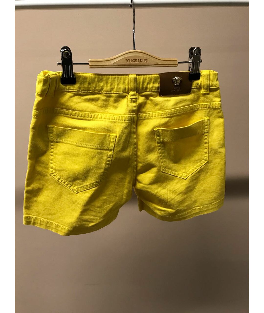VERSACE Желтые хлопковые брюки и шорты, фото 2