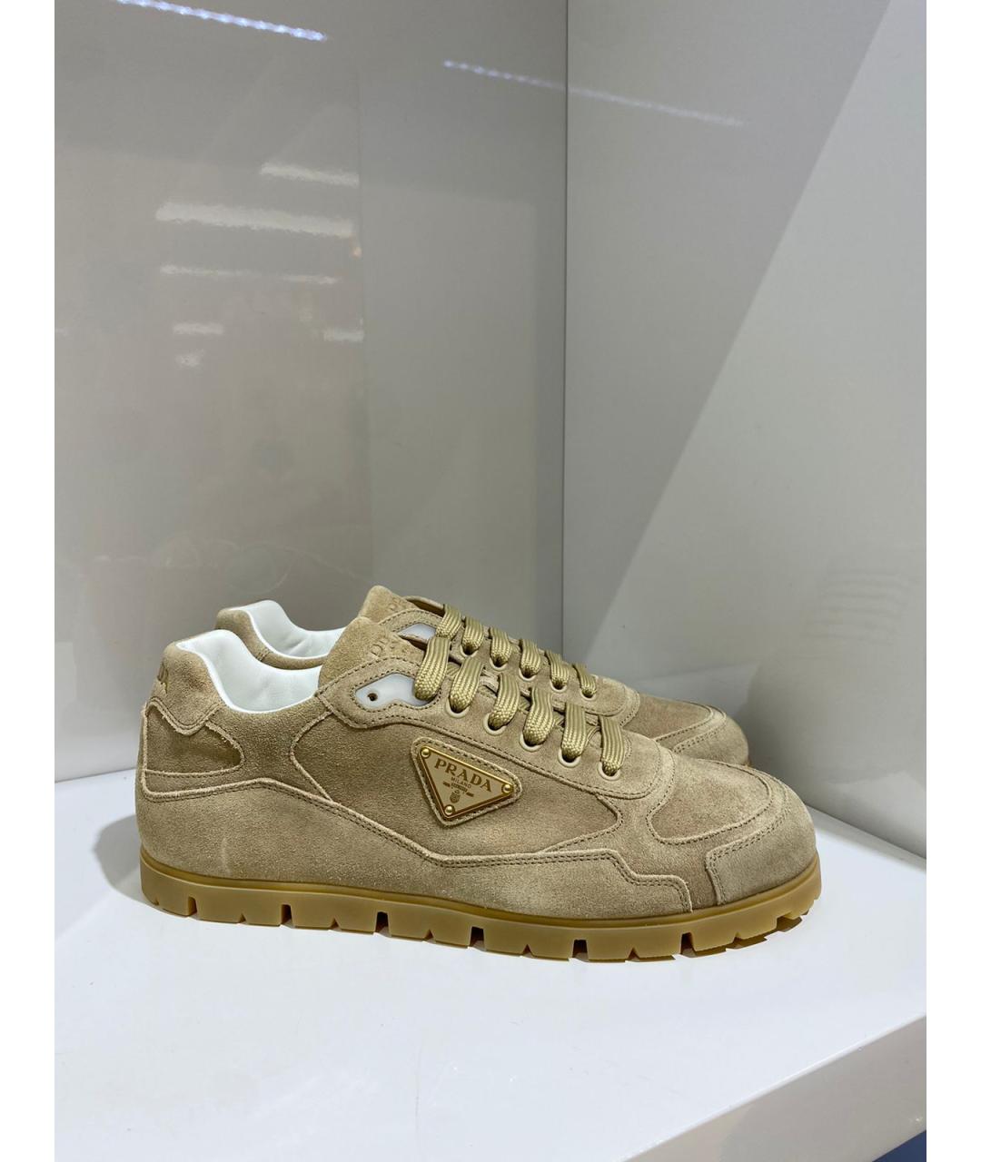 PRADA Бежевые замшевые низкие кроссовки / кеды, фото 2