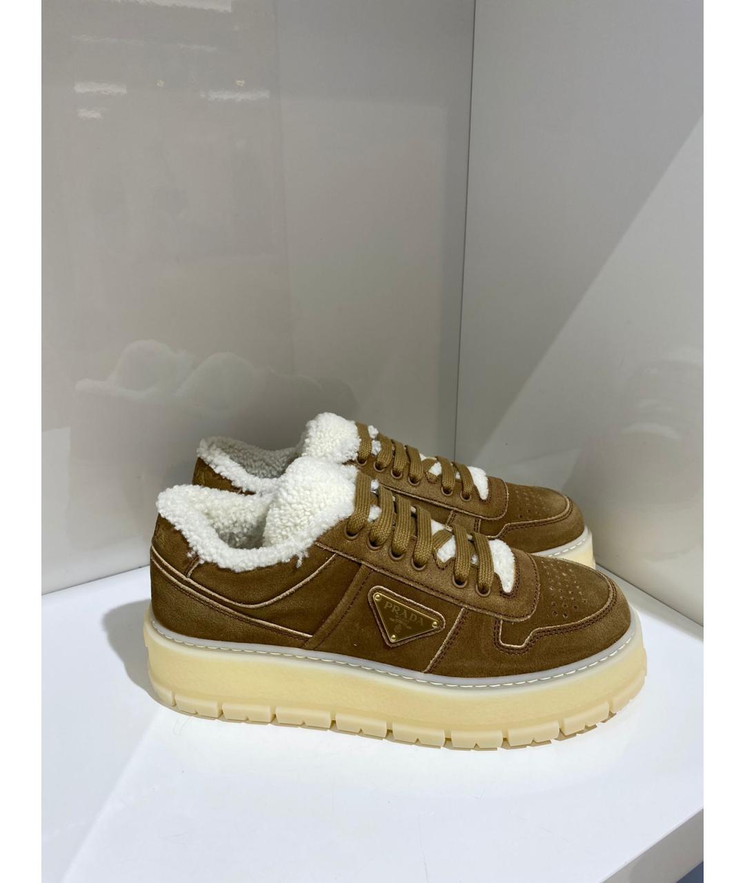 PRADA Коричневые замшевые низкие кроссовки / кеды, фото 2