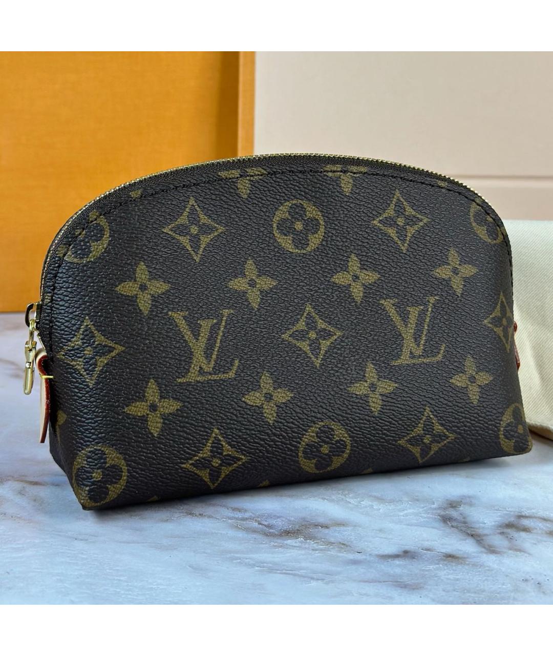 LOUIS VUITTON Коричневая косметичка, фото 5