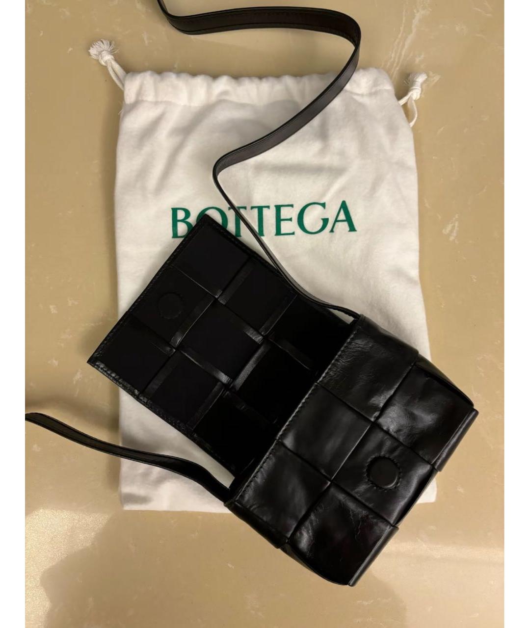 BOTTEGA VENETA Черная сумка на плечо из лакированной кожи, фото 5