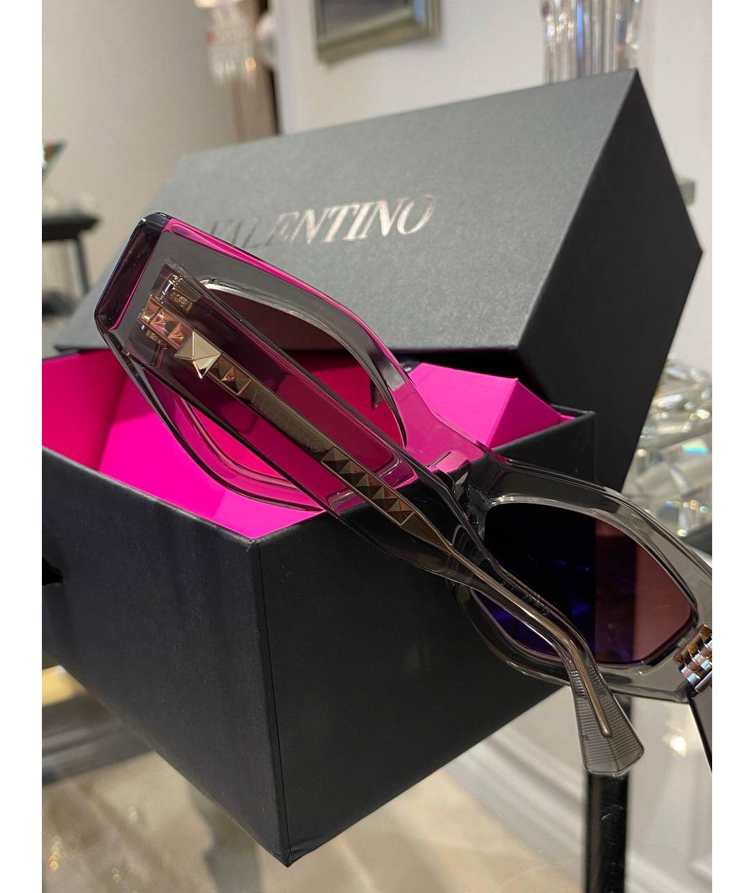 VALENTINO Серые солнцезащитные очки, фото 3