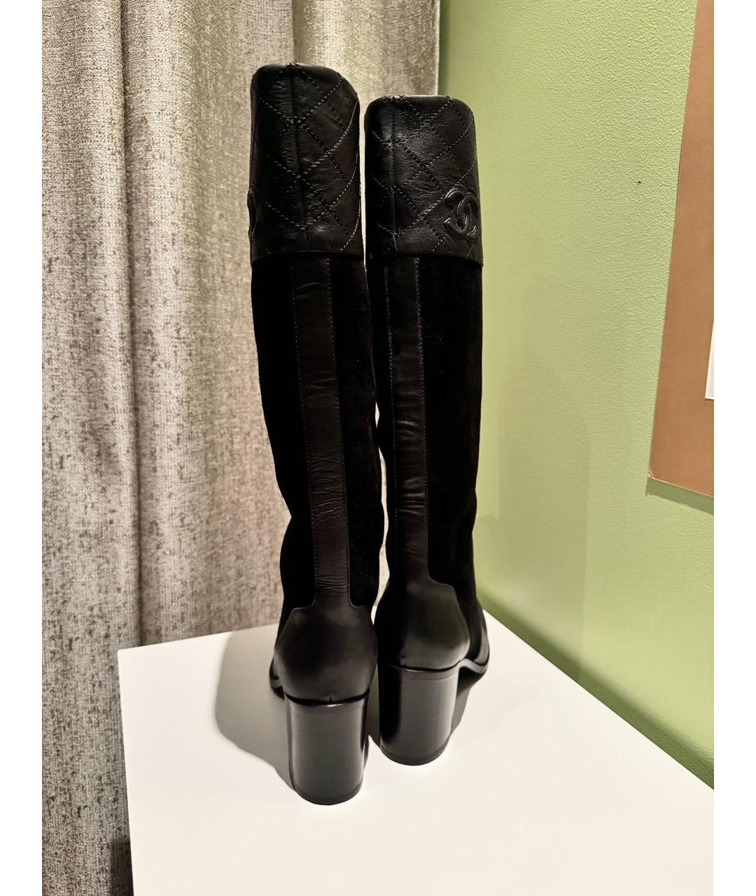 CHANEL Черные замшевые сапоги, фото 4