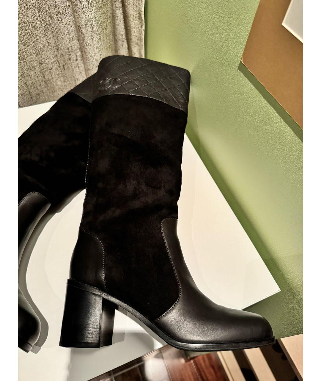 CHANEL Черные замшевые сапоги, фото 6