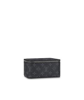 LOUIS VUITTON Косметичка