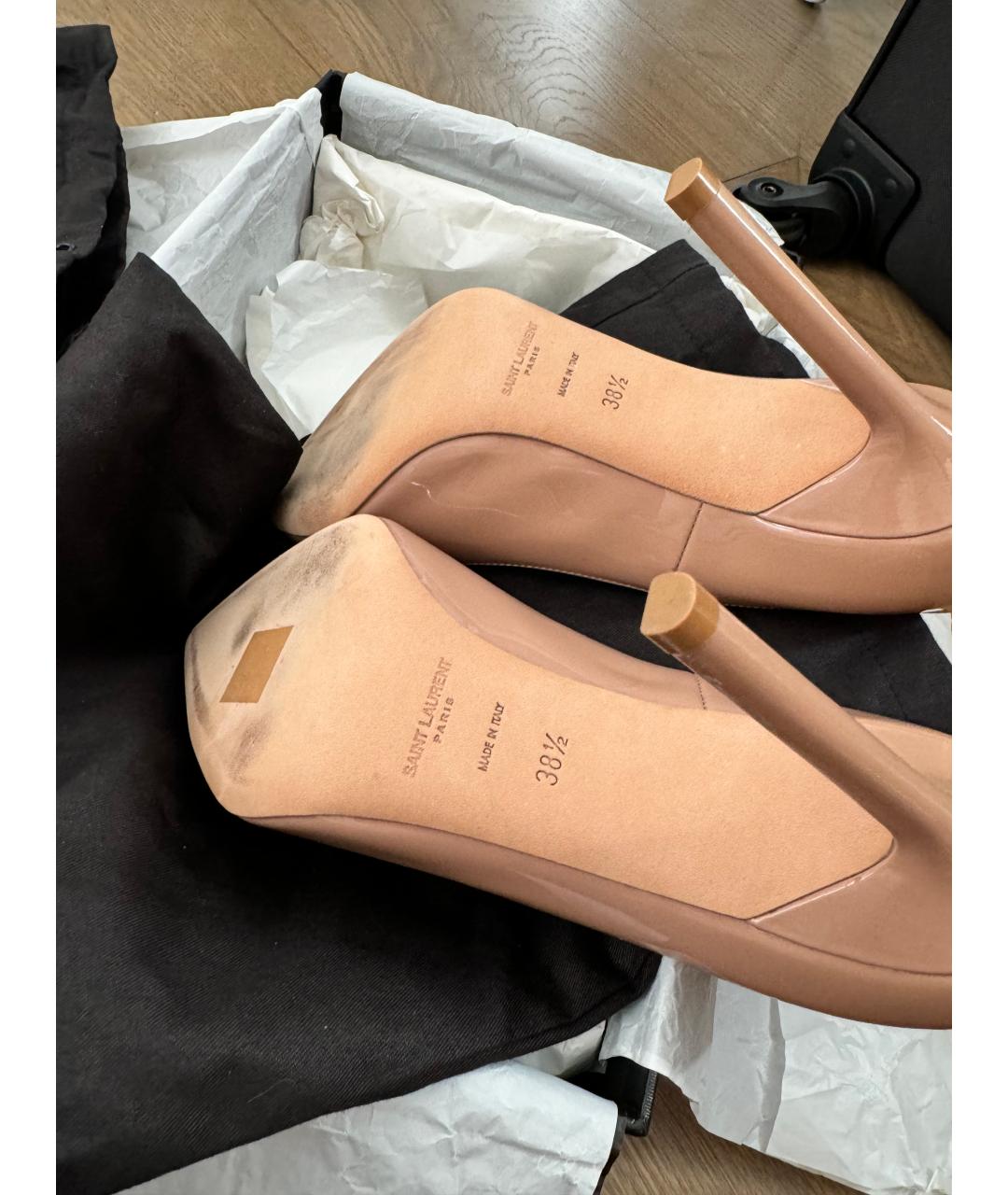 SAINT LAURENT Бежевые туфли из лакированной кожи, фото 5