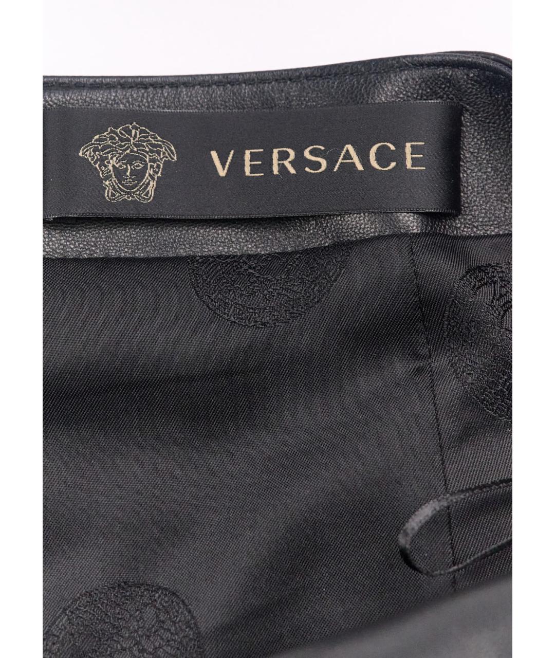 VERSACE Черная кожаная юбка мини, фото 3