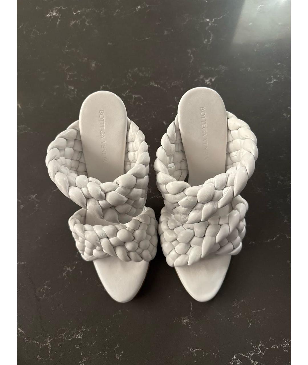 BOTTEGA VENETA Белые кожаные босоножки, фото 2