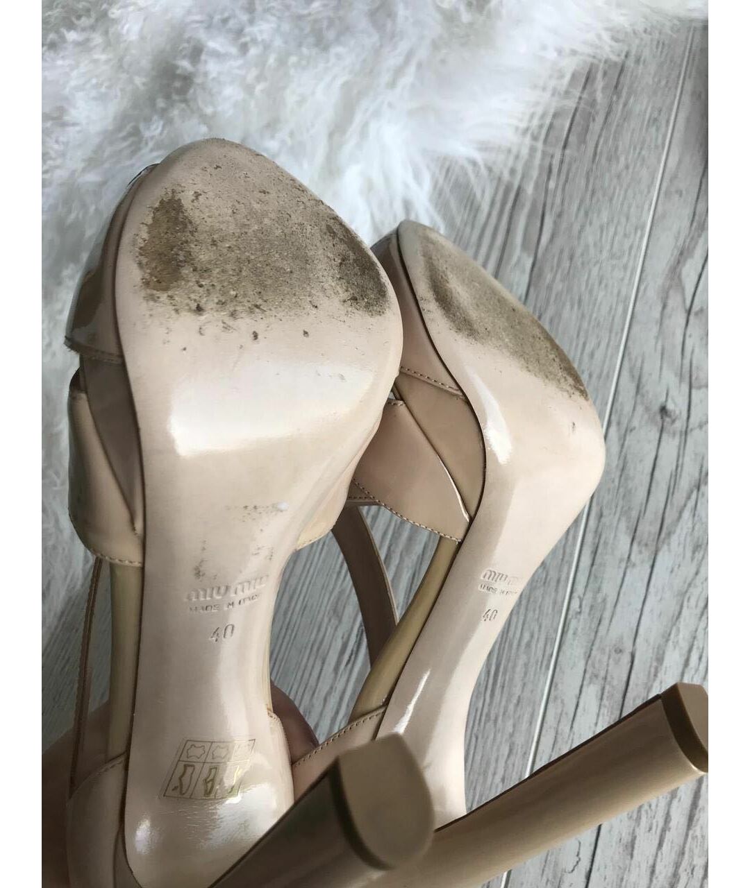 MIU MIU Бежевые босоножки из лакированной кожи, фото 6