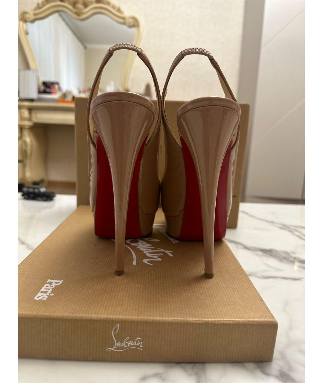 CHRISTIAN LOUBOUTIN Бежевые туфли из лакированной кожи, фото 4