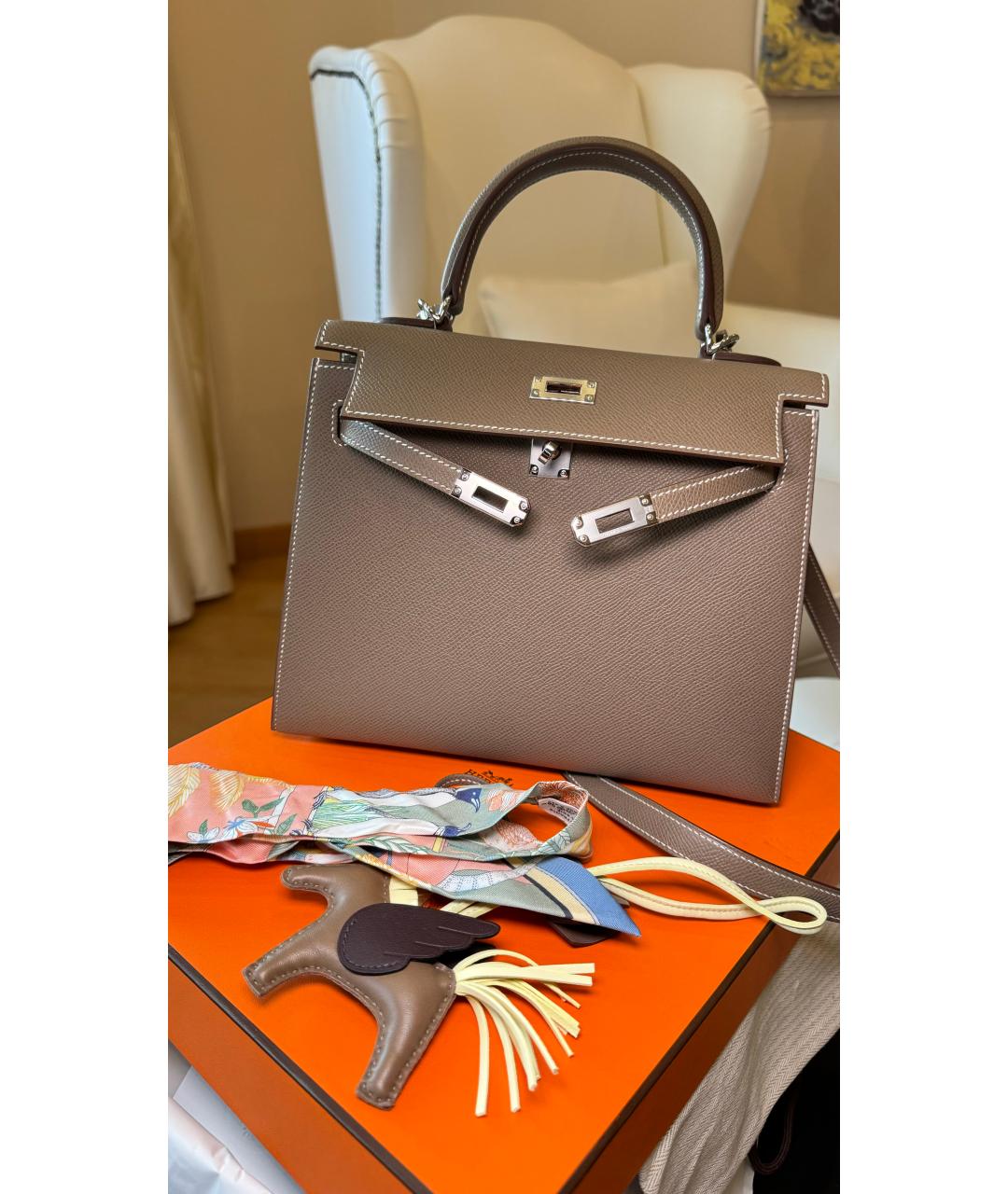 HERMES Коричневая кожаная сумка с короткими ручками, фото 5