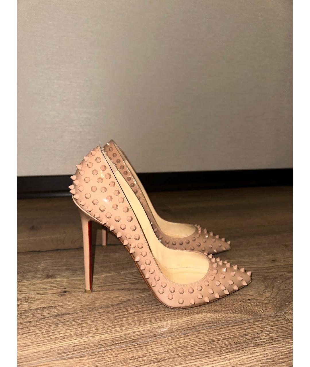 CHRISTIAN LOUBOUTIN Бежевые туфли из лакированной кожи, фото 5