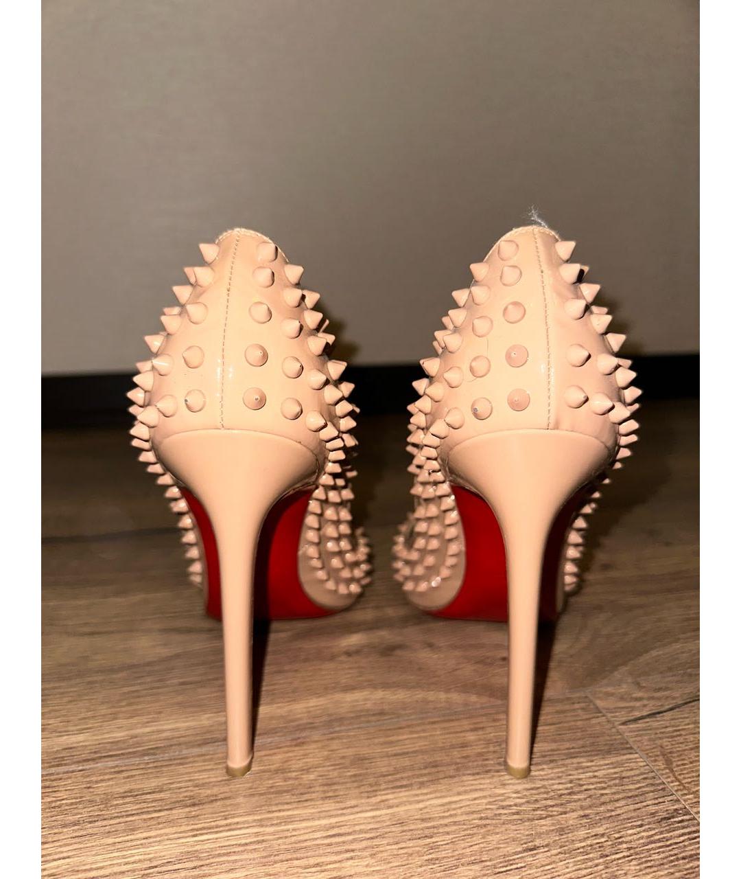 CHRISTIAN LOUBOUTIN Бежевые туфли из лакированной кожи, фото 2