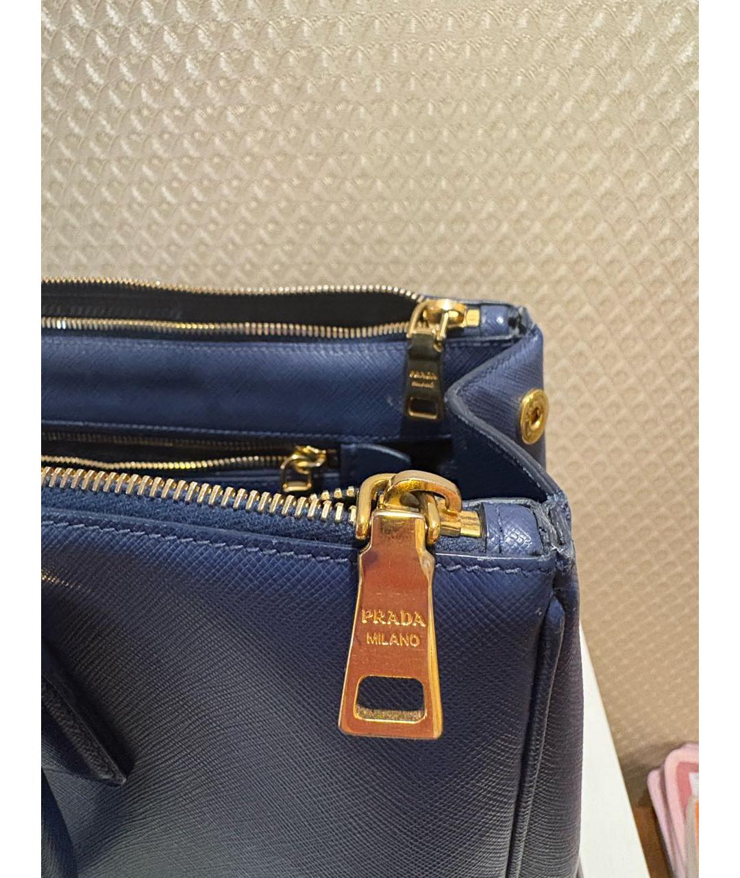 PRADA Темно-синяя кожаная сумка с короткими ручками, фото 4