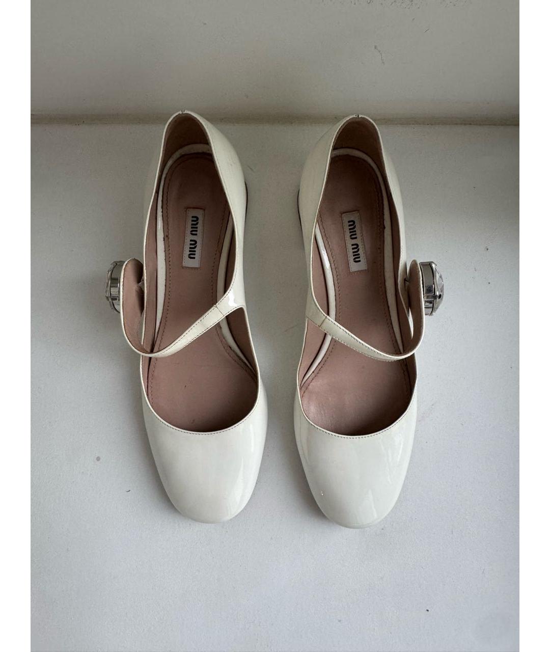 MIU MIU Бежевые туфли из лакированной кожи, фото 3