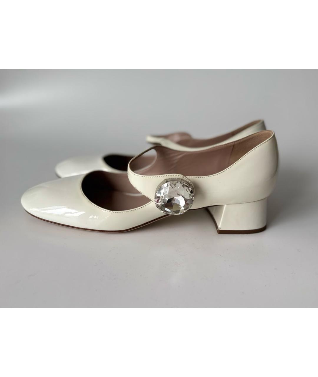 MIU MIU Бежевые туфли из лакированной кожи, фото 5