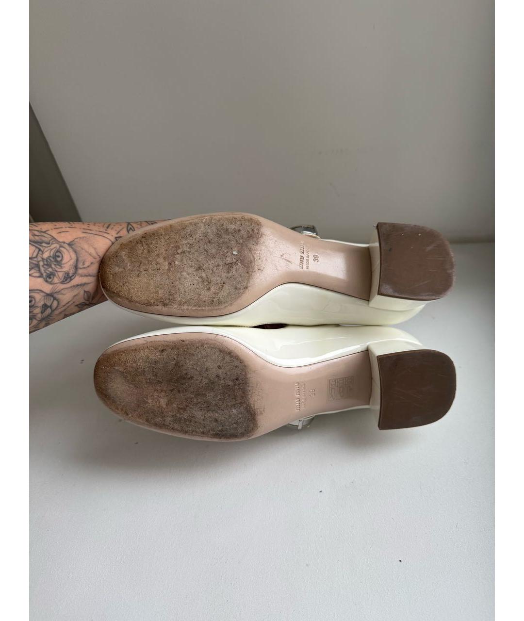 MIU MIU Бежевые туфли из лакированной кожи, фото 5
