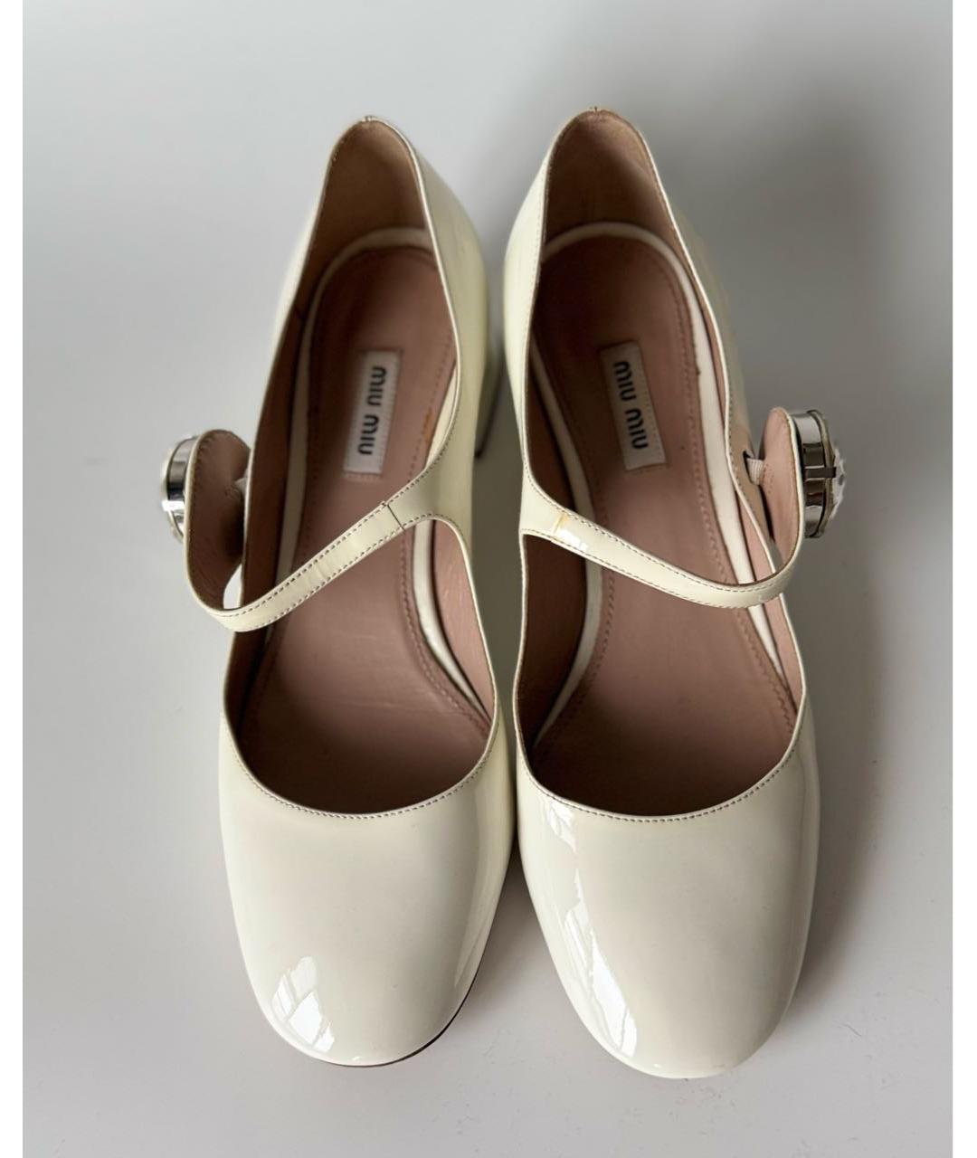 MIU MIU Бежевые туфли из лакированной кожи, фото 3