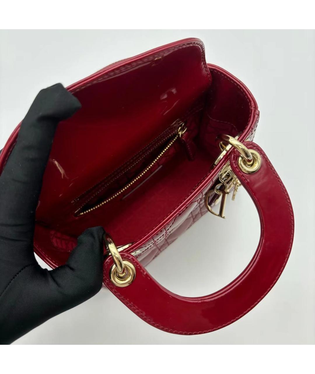CHRISTIAN DIOR Красная сумка через плечо из лакированной кожи, фото 5