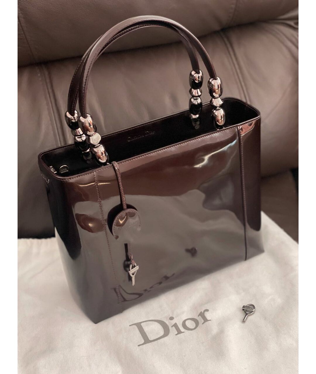 CHRISTIAN DIOR VINTAGE Коричневая сумка тоут из лакированной кожи, фото 2