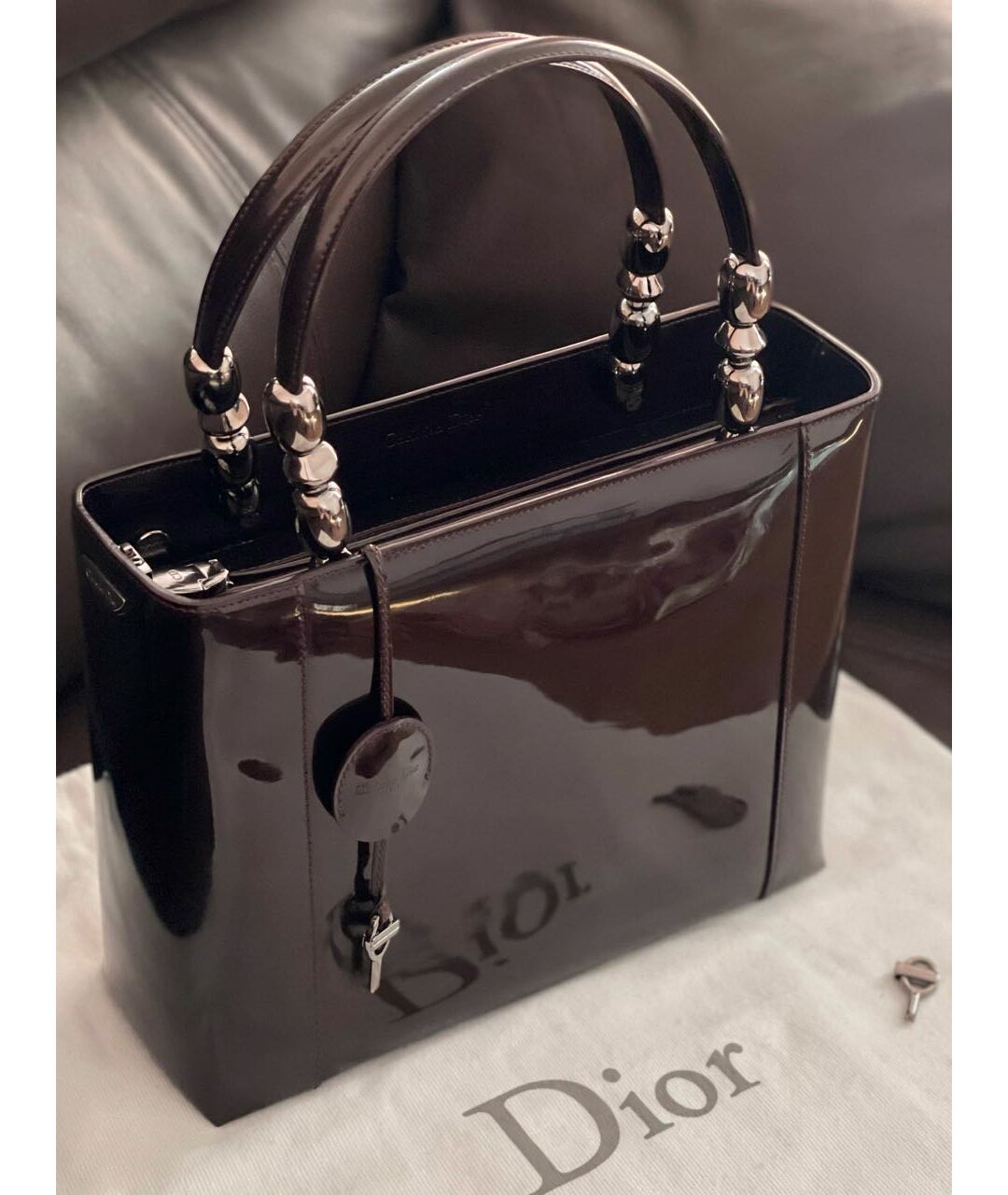 CHRISTIAN DIOR VINTAGE Коричневая сумка тоут из лакированной кожи, фото 9