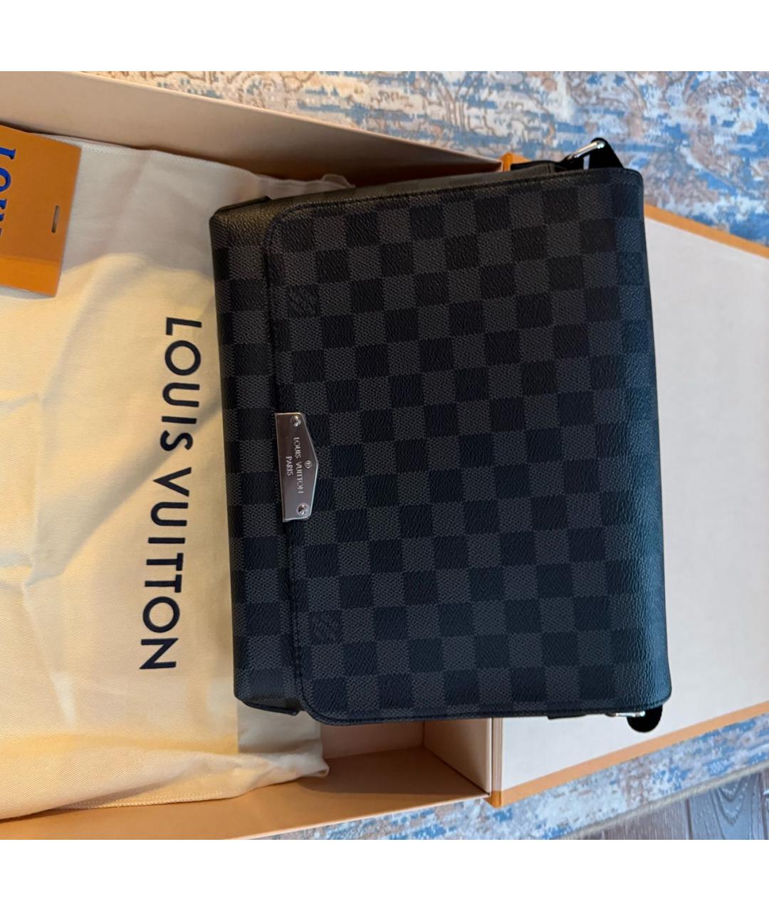 LOUIS VUITTON Черная кожаная сумка на плечо, фото 3