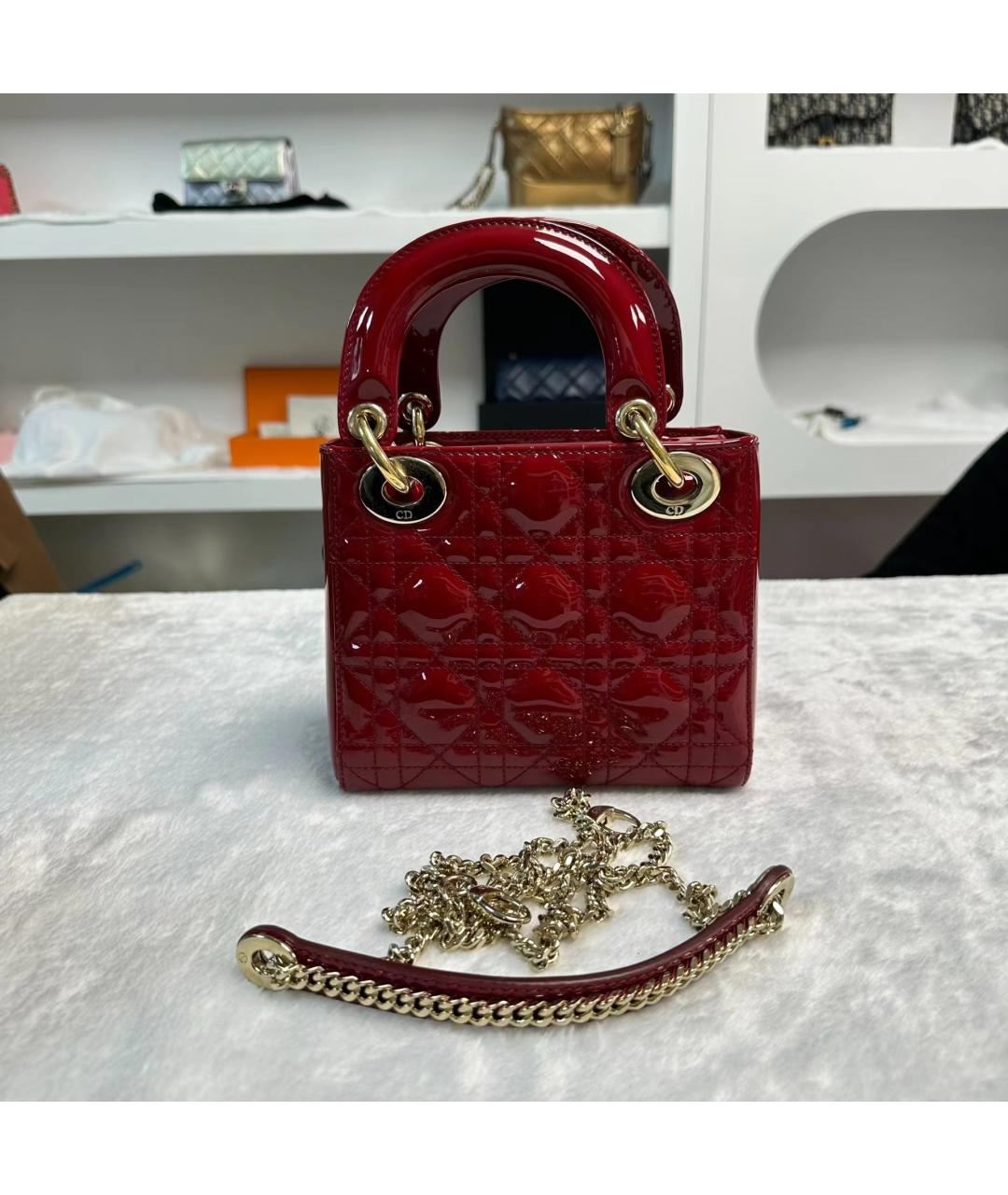 CHRISTIAN DIOR Красная сумка через плечо из лакированной кожи, фото 2