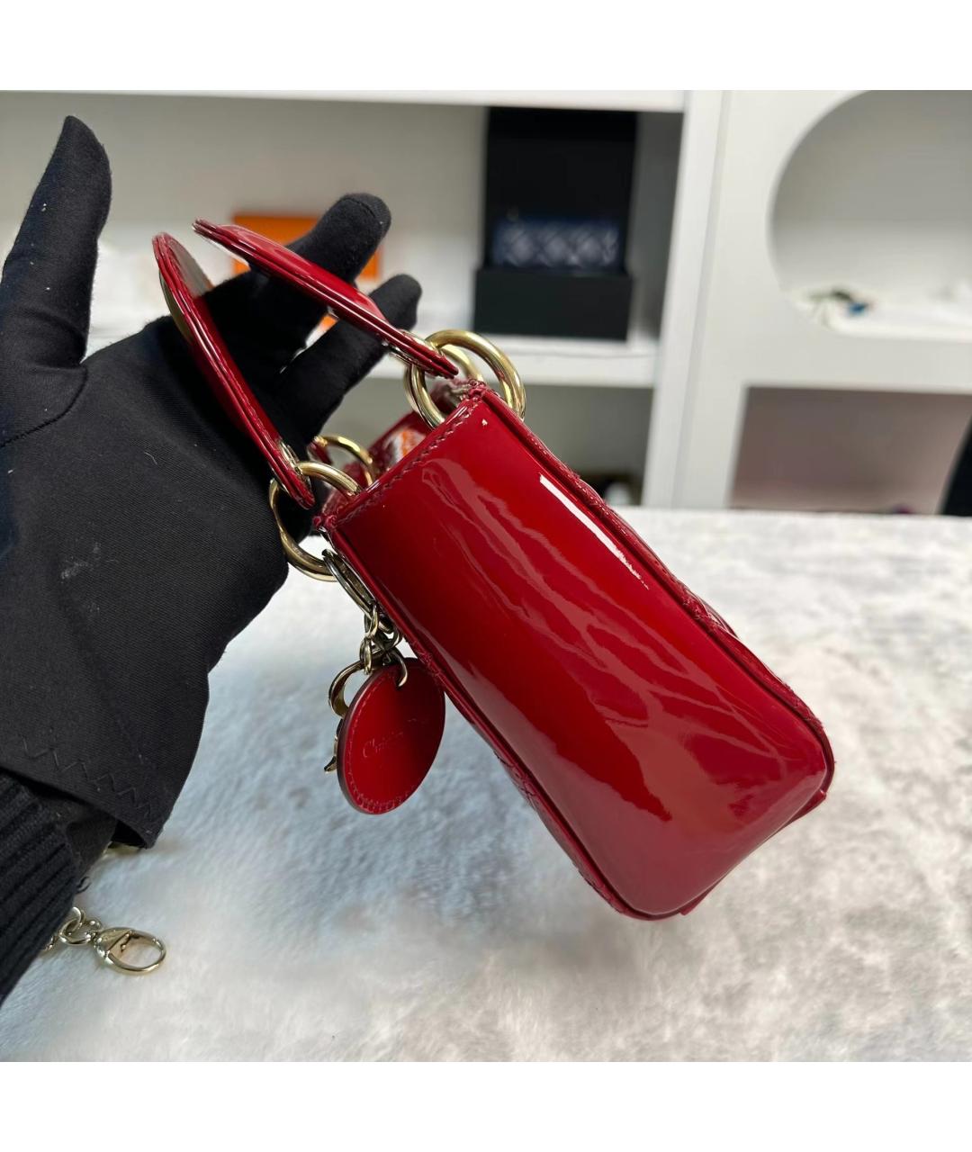 CHRISTIAN DIOR Красная сумка через плечо из лакированной кожи, фото 6