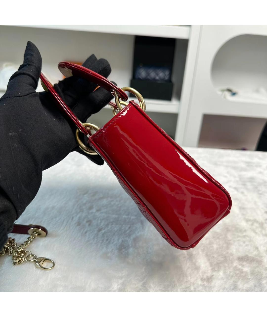 CHRISTIAN DIOR Красная сумка через плечо из лакированной кожи, фото 6