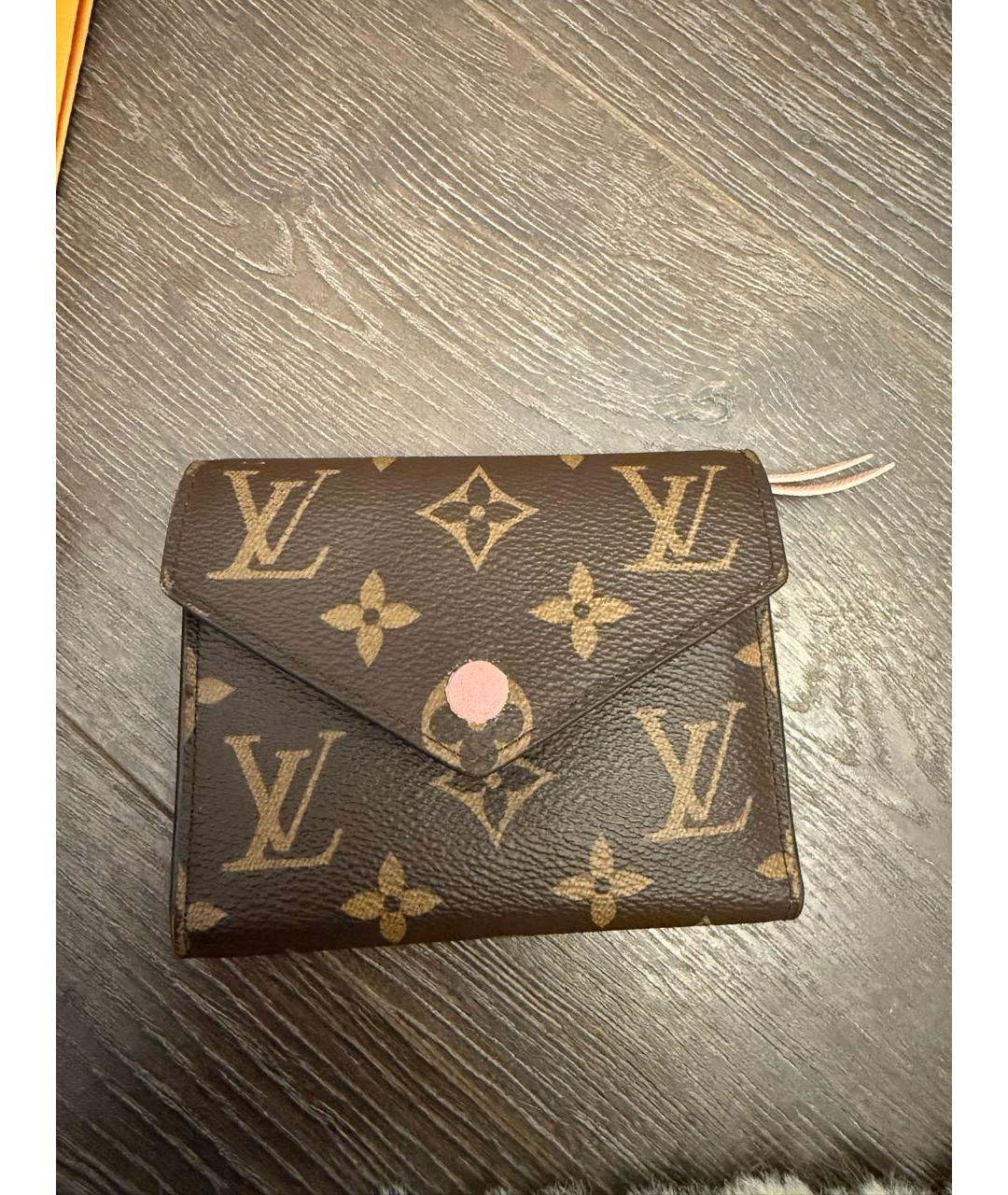 LOUIS VUITTON Коричневый кошелек, фото 9