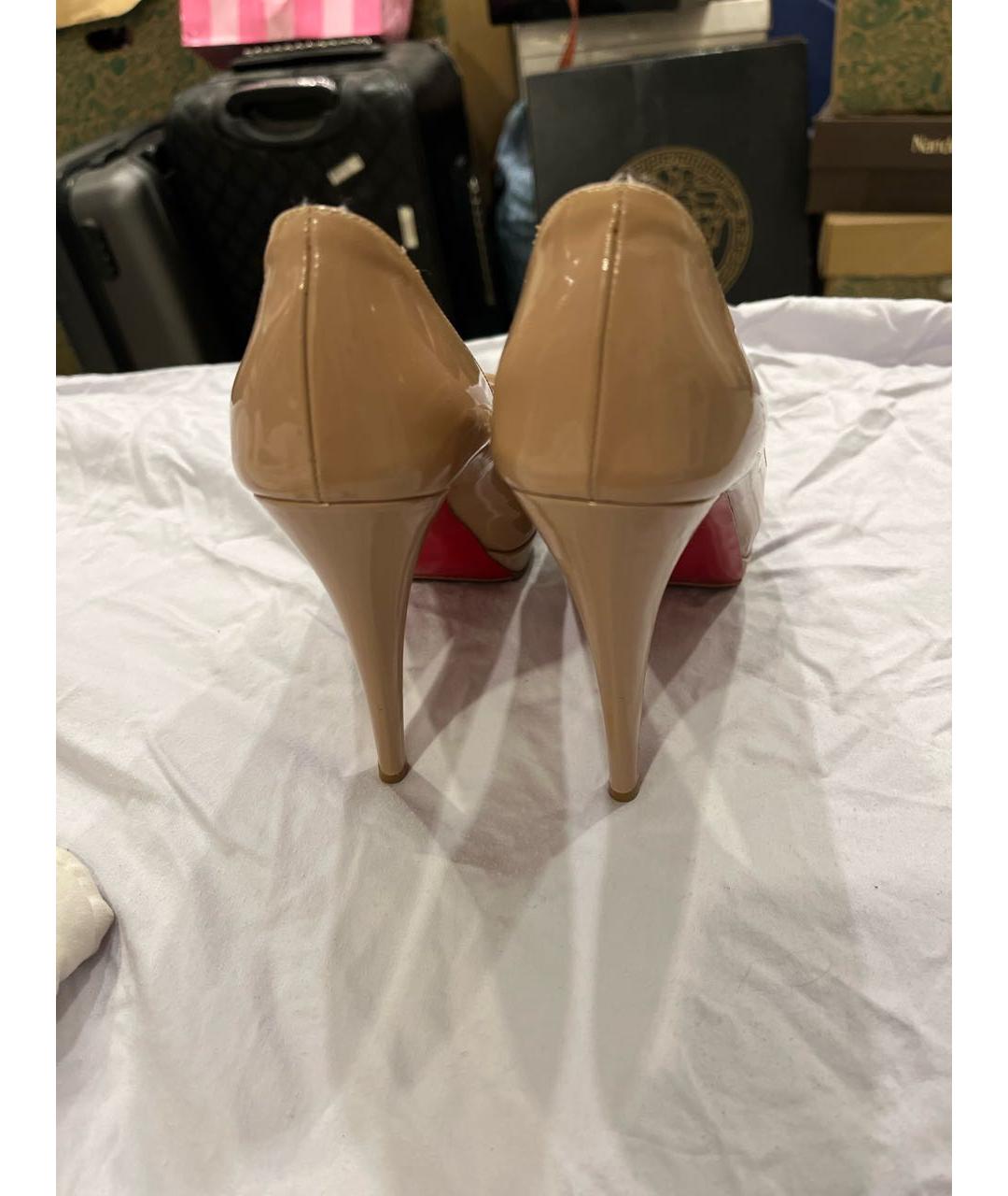 CHRISTIAN LOUBOUTIN Бежевые туфли из лакированной кожи, фото 4