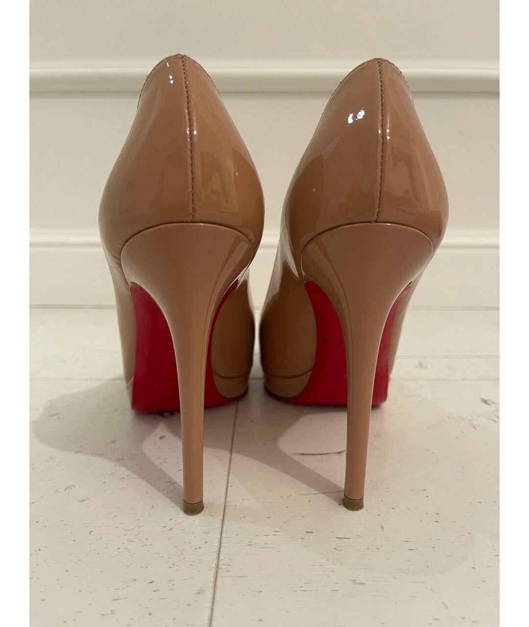 CHRISTIAN LOUBOUTIN Бежевые туфли из лакированной кожи, фото 4