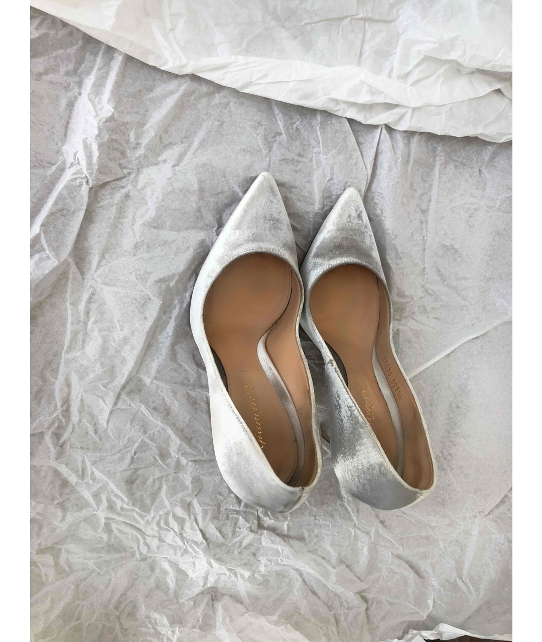 GIANVITO ROSSI Серебряные бархатные туфли, фото 3