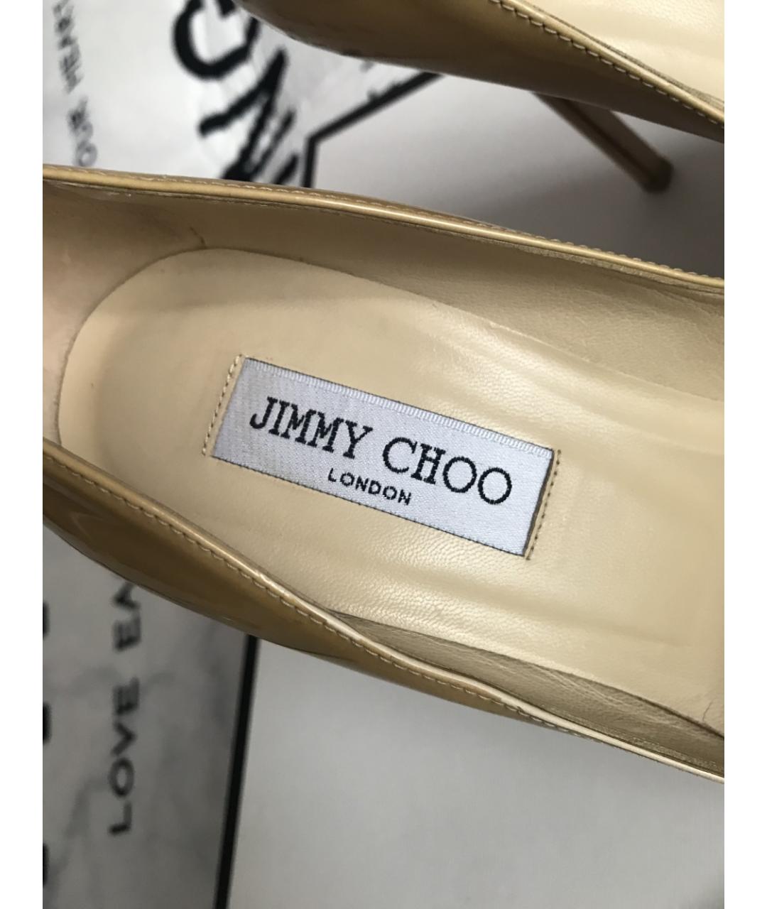 JIMMY CHOO Бежевые туфли из лакированной кожи, фото 4