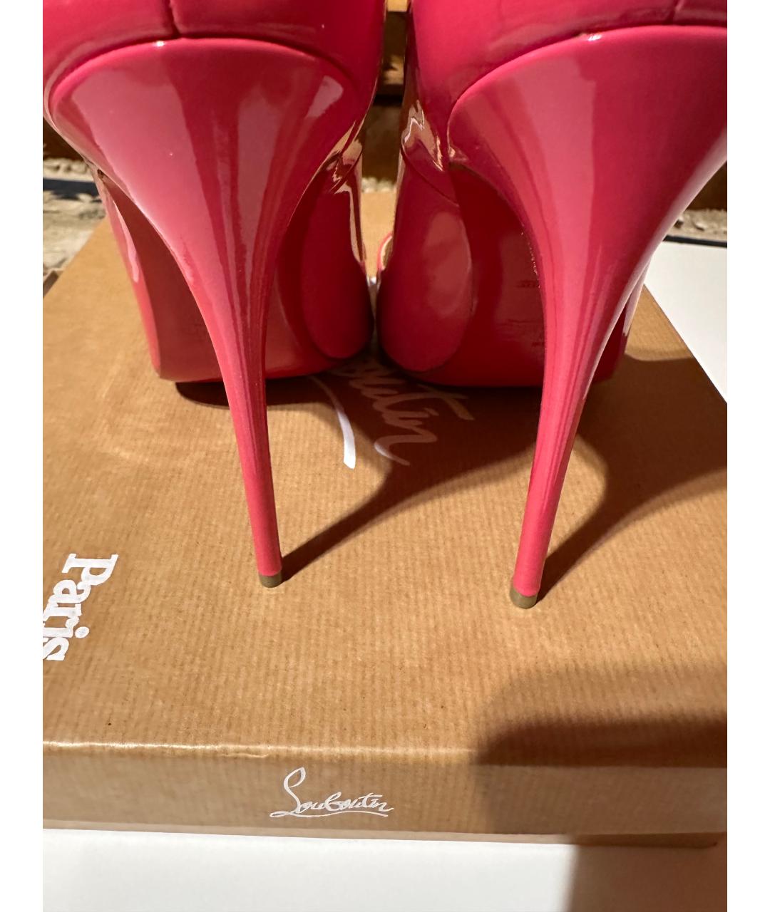 CHRISTIAN LOUBOUTIN Розовые лодочки на низком каблуке из лакированной кожи, фото 4