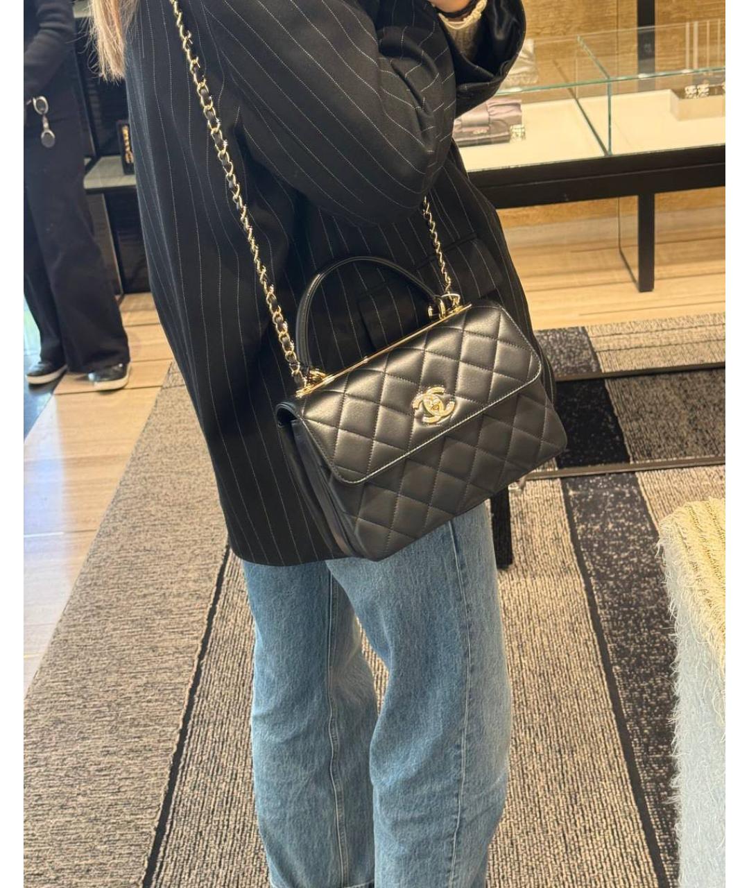 CHANEL Черная кожаная сумка с короткими ручками, фото 5