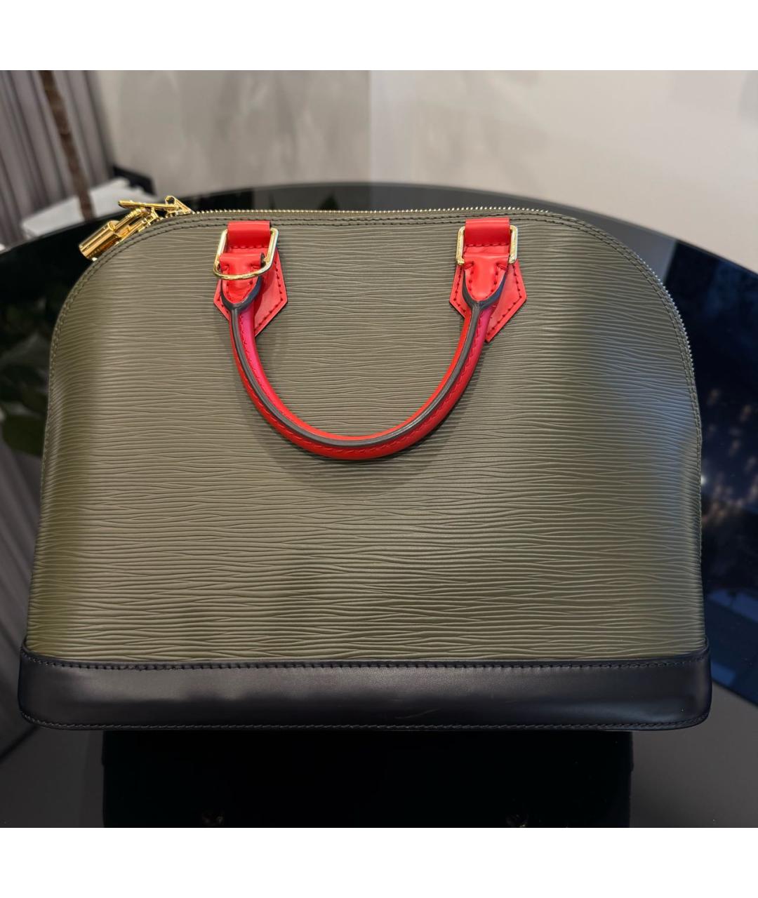 LOUIS VUITTON Хаки кожаная сумка с короткими ручками, фото 2