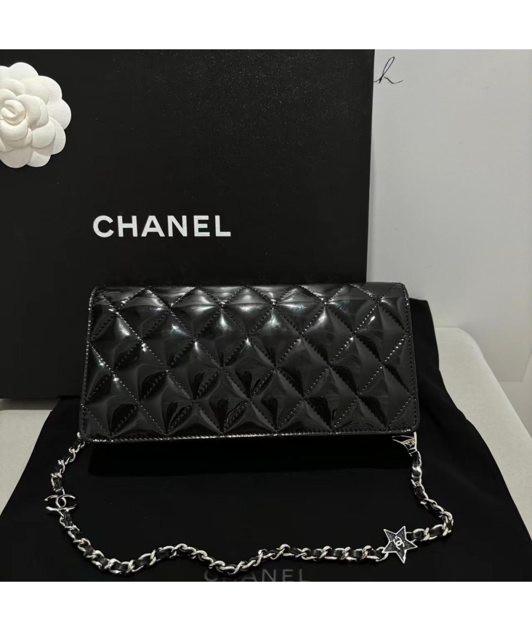 CHANEL Черная сумка через плечо из лакированной кожи, фото 7