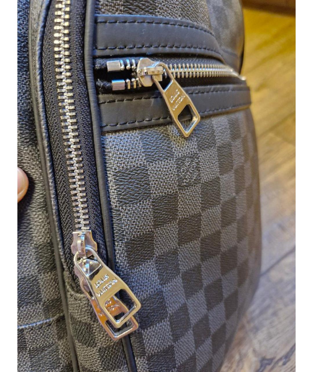 LOUIS VUITTON Антрацитовый рюкзак из искусственной кожи, фото 6
