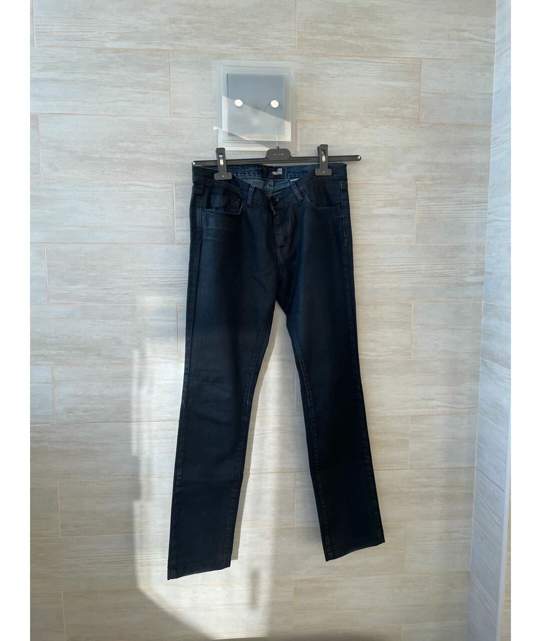 LOVE MOSCHINO Антрацитовые хлопко-эластановые прямые джинсы, фото 5