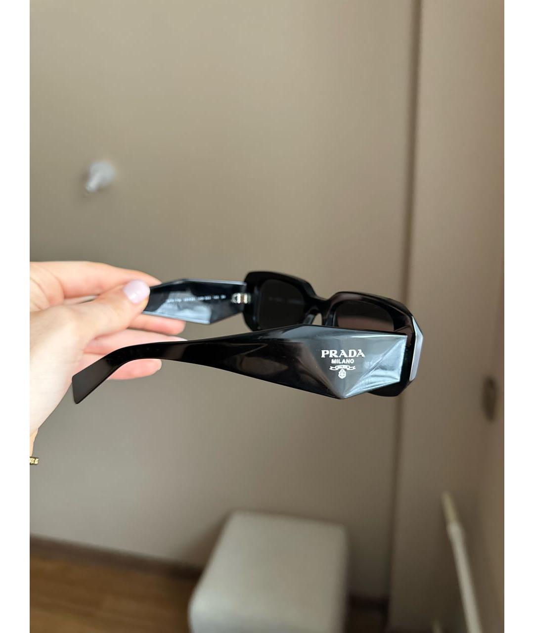 PRADA Черные пластиковые солнцезащитные очки, фото 3