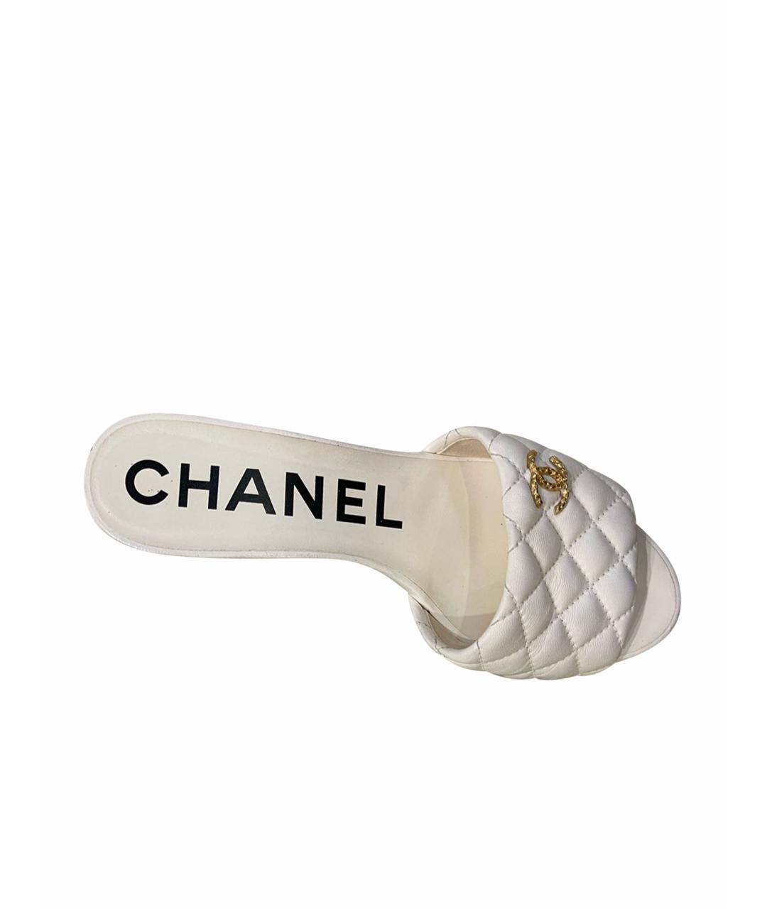 CHANEL Белые кожаные мюли, фото 1