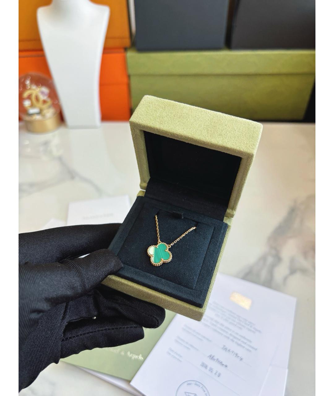 VAN CLEEF & ARPELS Зеленая подвеска из желтого золота, фото 5