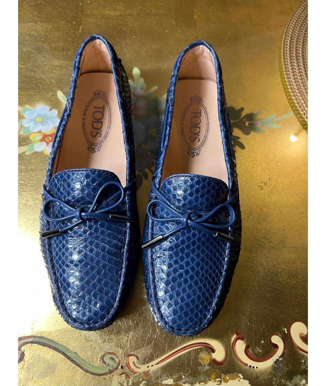 TOD'S Темно-синие мокасины из экзотической кожи, фото 3