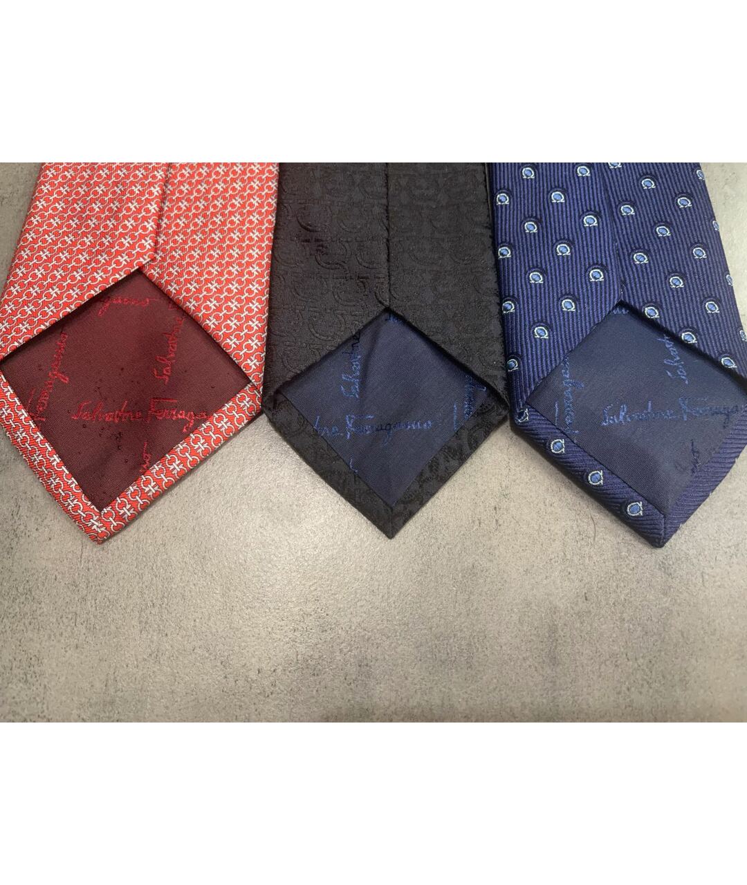 SALVATORE FERRAGAMO Темно-синий шелковый галстук, фото 6