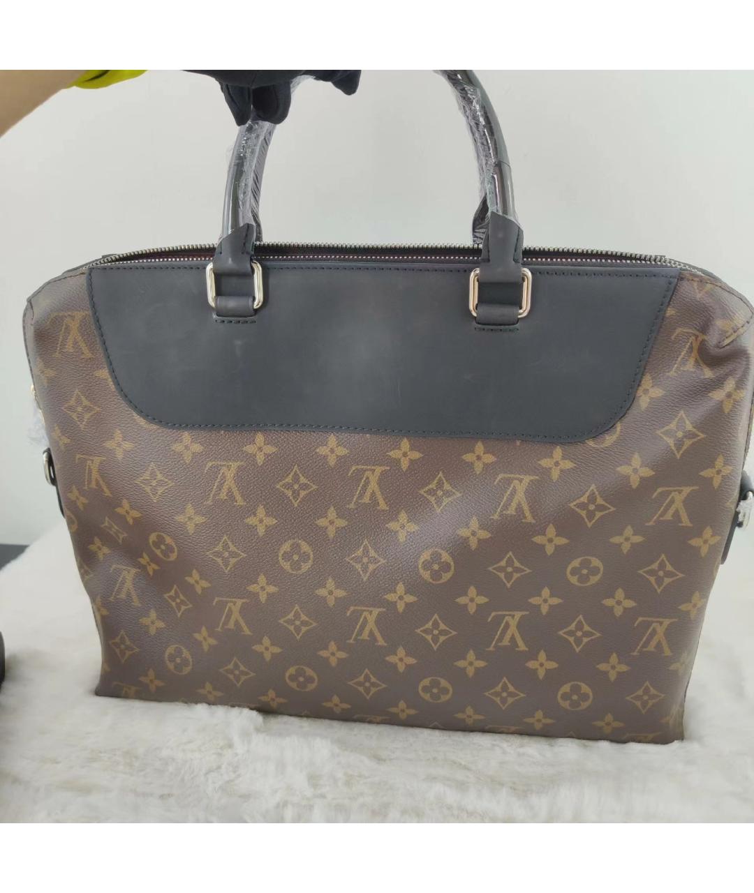 LOUIS VUITTON Коричневая кожаная сумка через плечо, фото 3