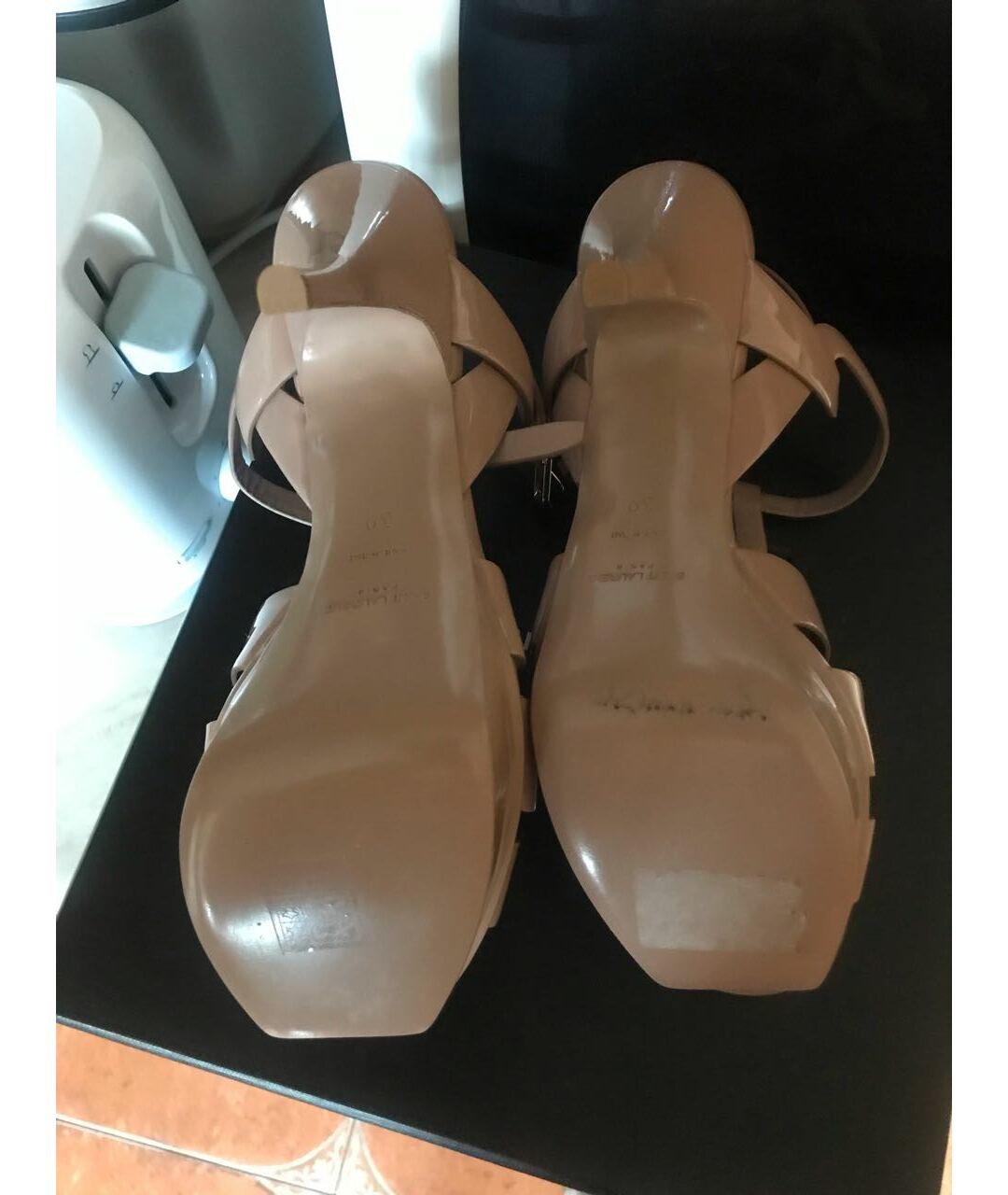 SAINT LAURENT Бежевые кожаные босоножки, фото 5