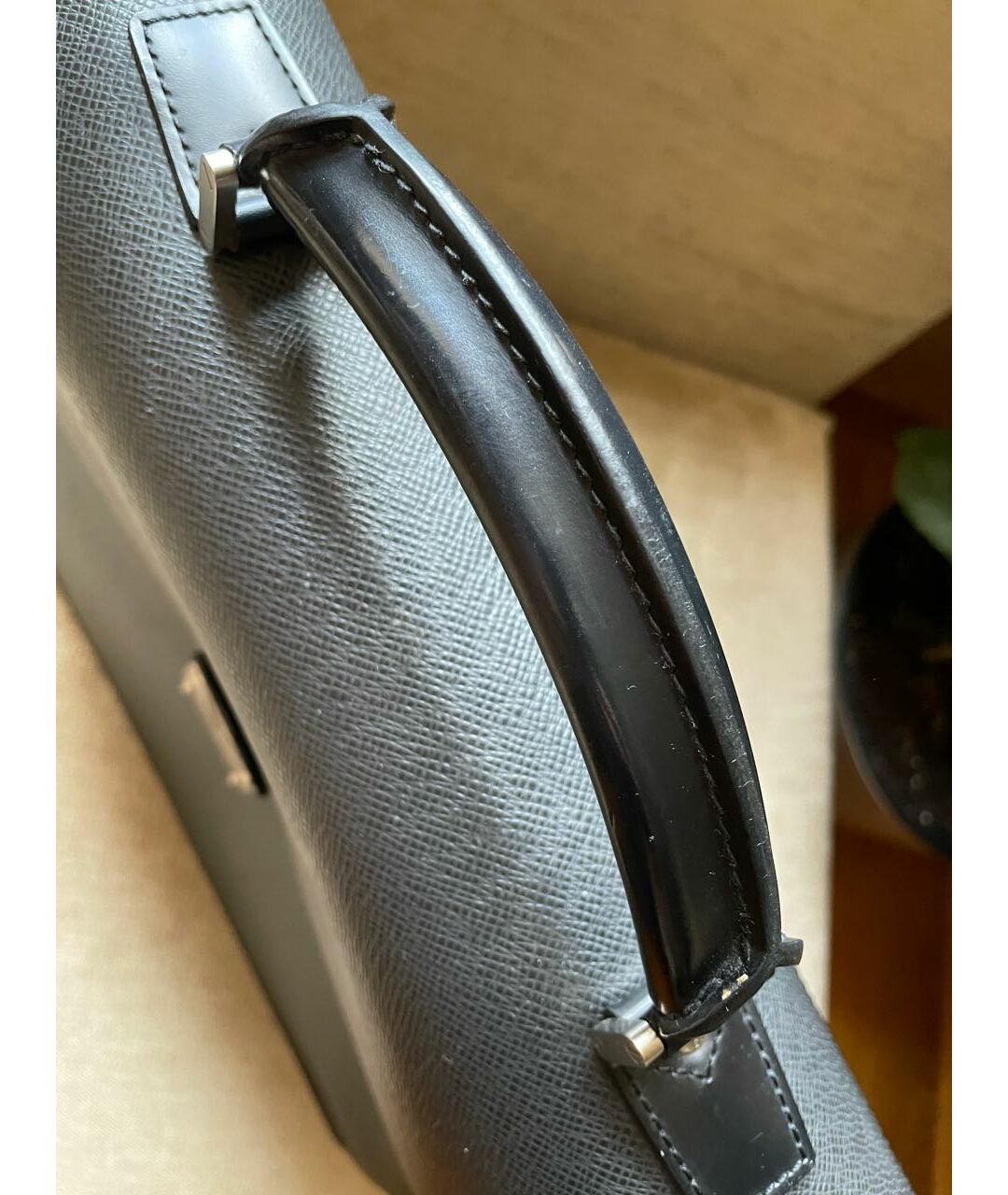LOUIS VUITTON Антрацитовый кожаный портфель, фото 4